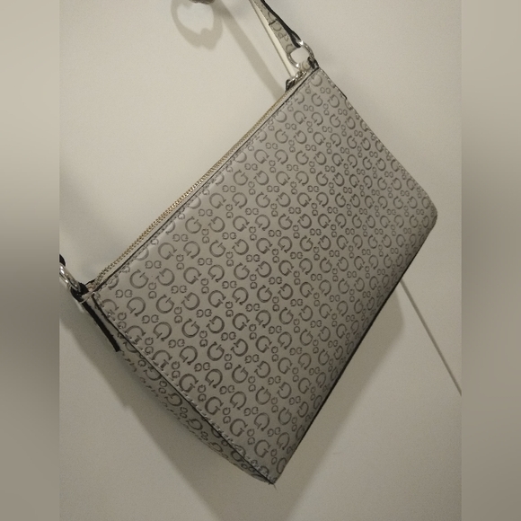 New Guess Shoulder Crossbody Purse, 8" H by 11" Length - Picture 4 of 14